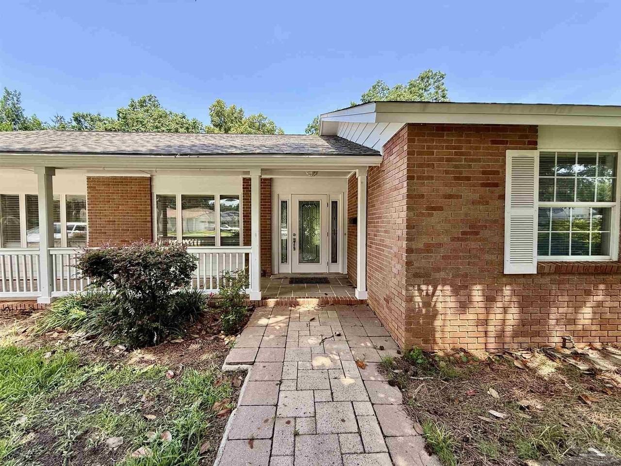 204 Nandina Rd - Photo 2 of 16