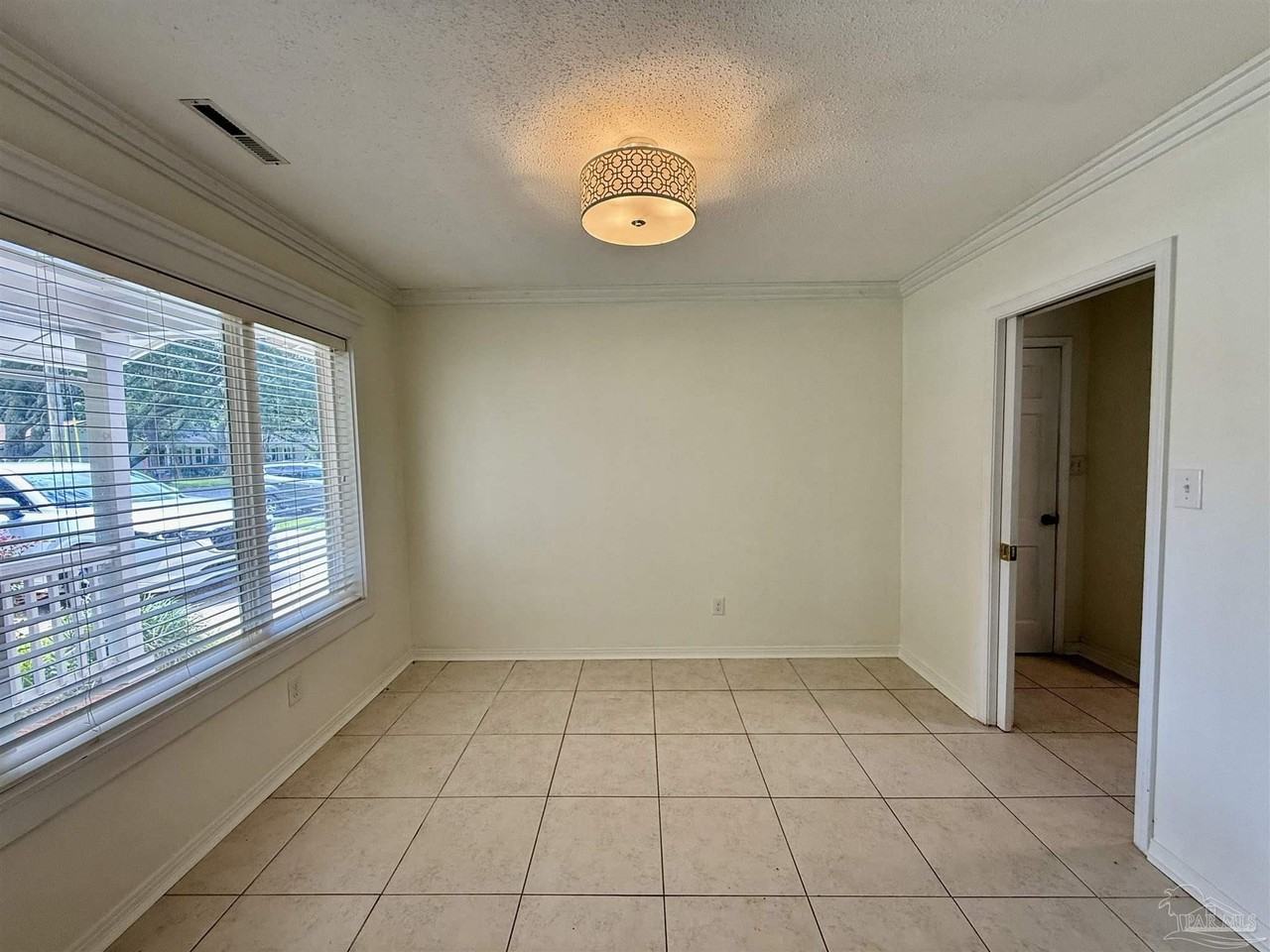 204 Nandina Rd - Photo 7 of 16
