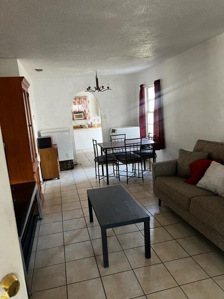 2105 N Tom Green Ave - Photo 3 of 4