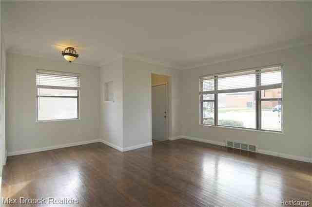 23140 Orchard Lake Rd - Photo 2 of 6