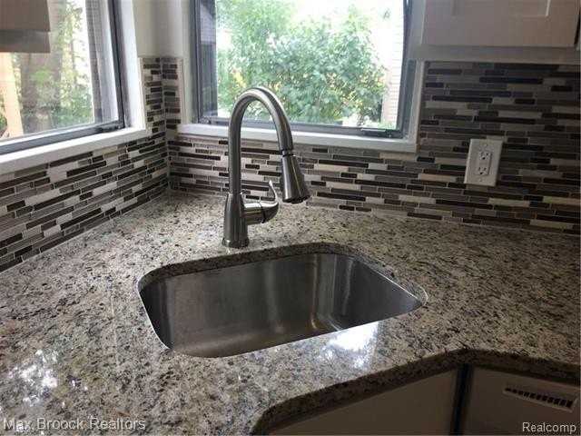 23140 Orchard Lake Rd - Photo 3 of 6