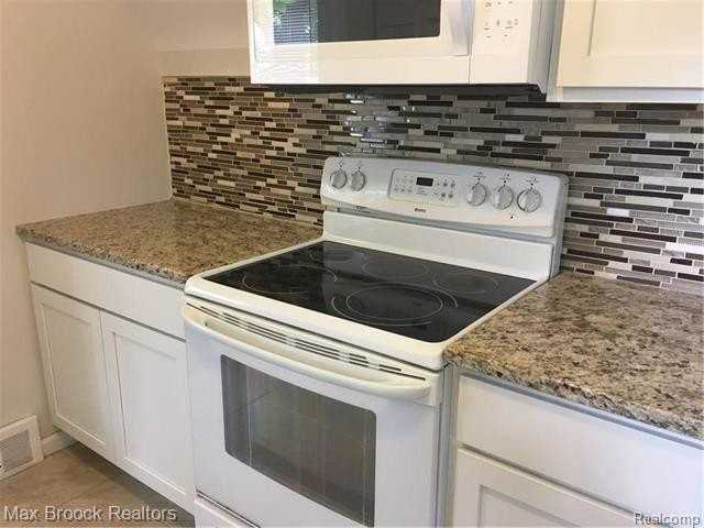 23140 Orchard Lake Rd - Photo 5 of 6