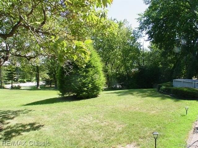 47605 Powell Rd - Photo 2 of 25