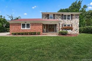 2834 Rossmoor Cir - Photo 1 of 1