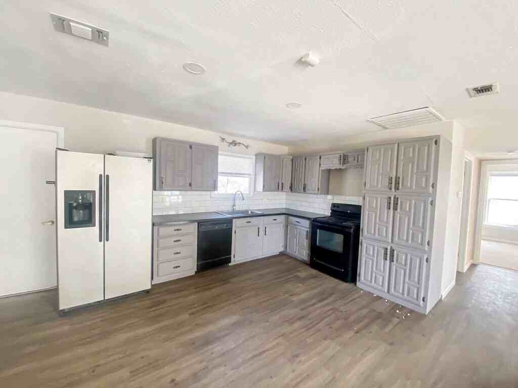 2688 W Avenue N - Photo 3 of 13