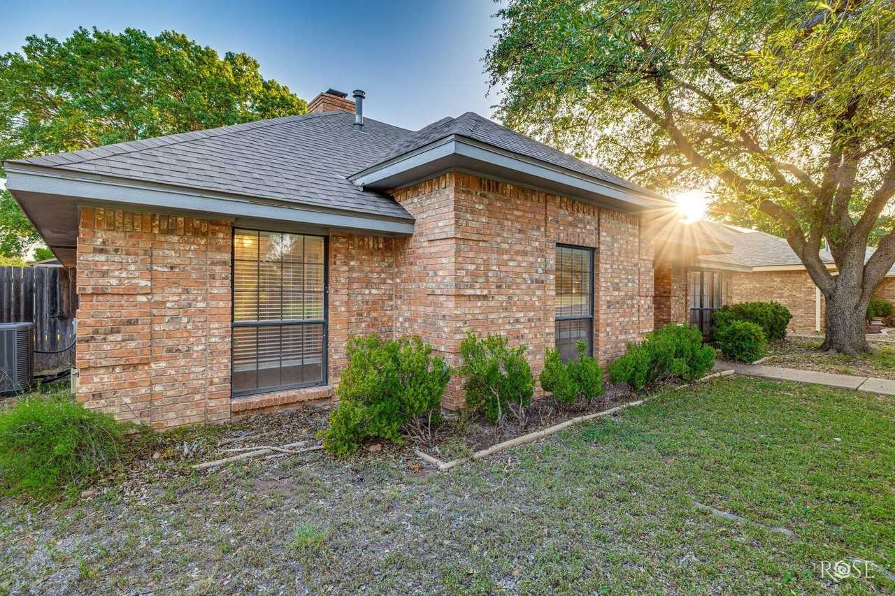 3538 Windmill Dr - Photo 4 of 32