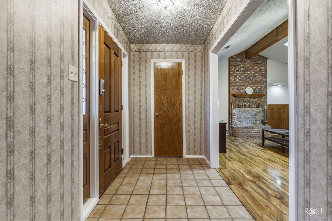 3538 Windmill Dr - Photo 6 of 32