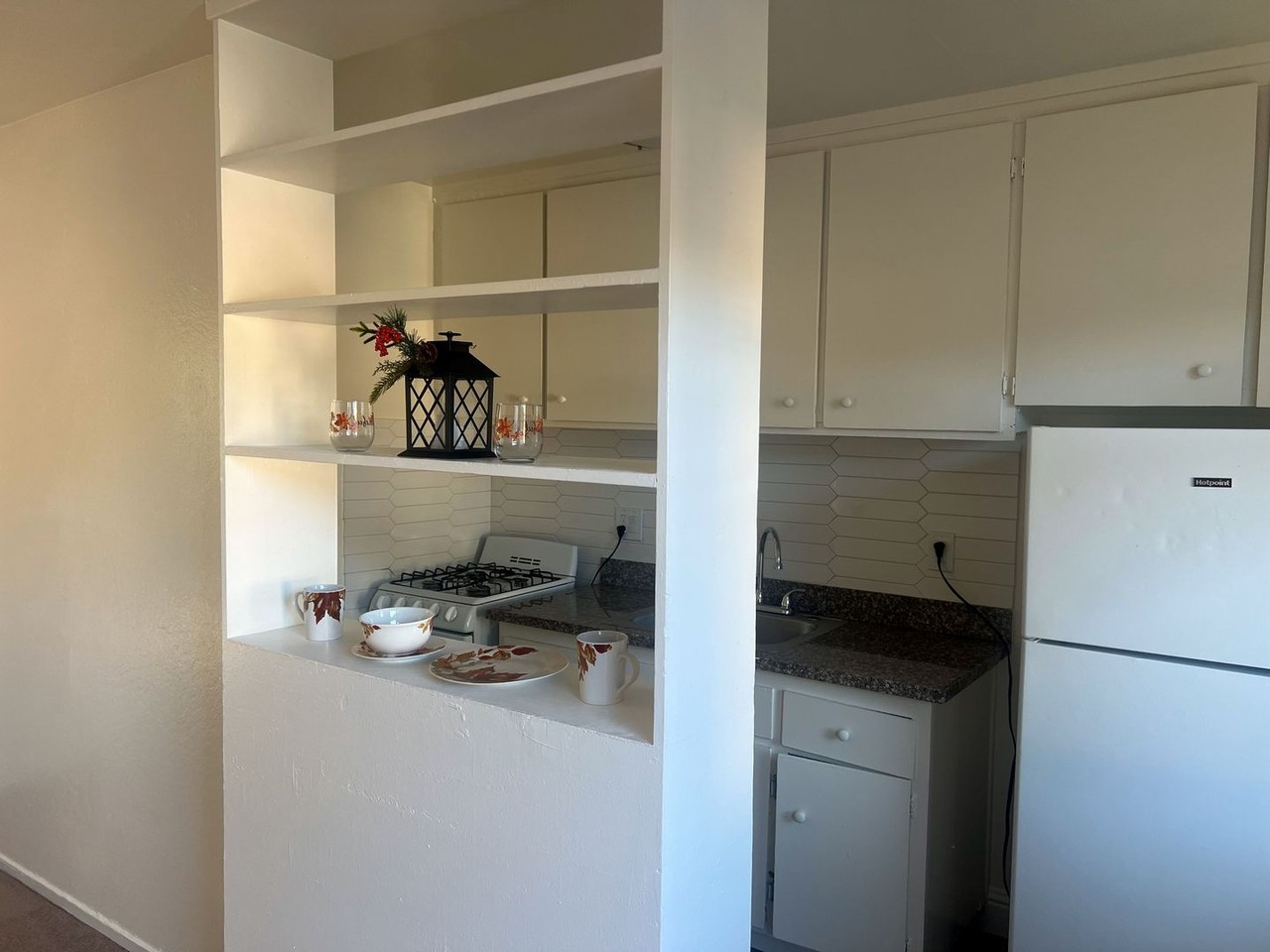 1545/57 Montair Apartments - Photo 2 of 7