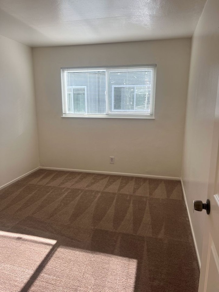 1545/57 Montair Apartments - Photo 3 of 7