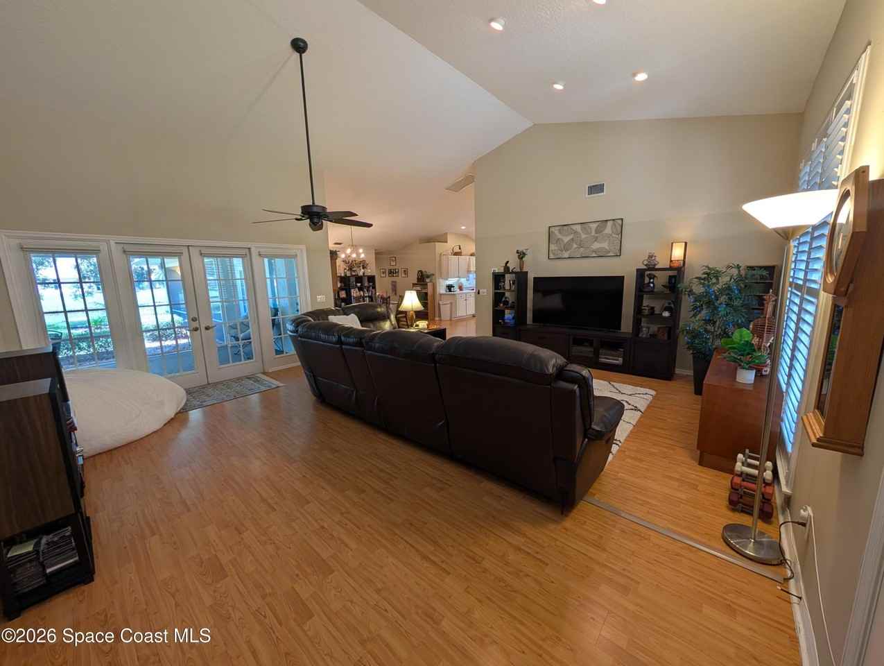 447 Lake Victoria Cir - Photo 5 of 45