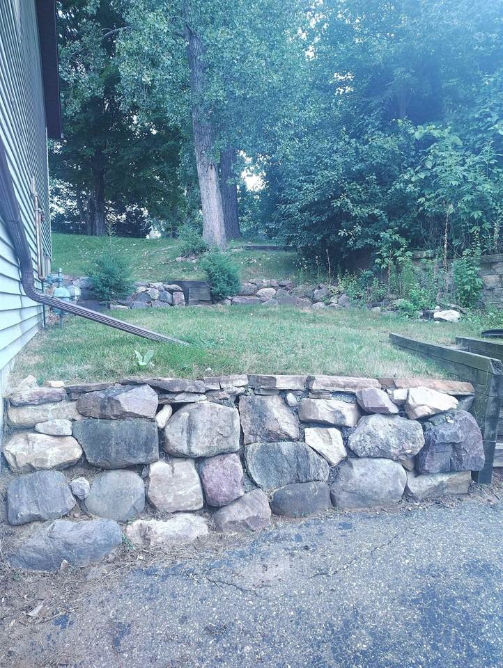 701 Iroquois Ct - Photo 2 of 16