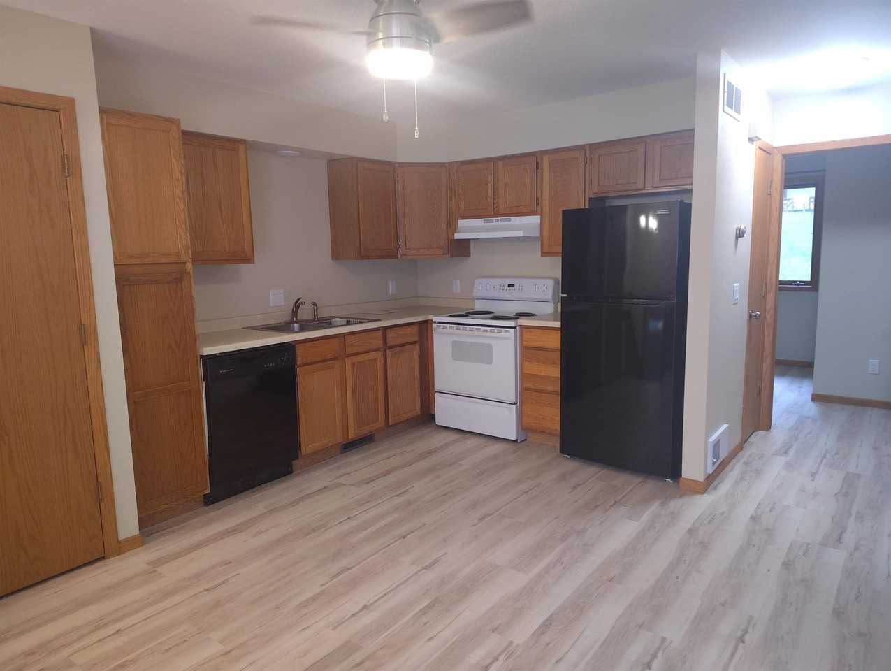 701 Iroquois Ct - Photo 6 of 16