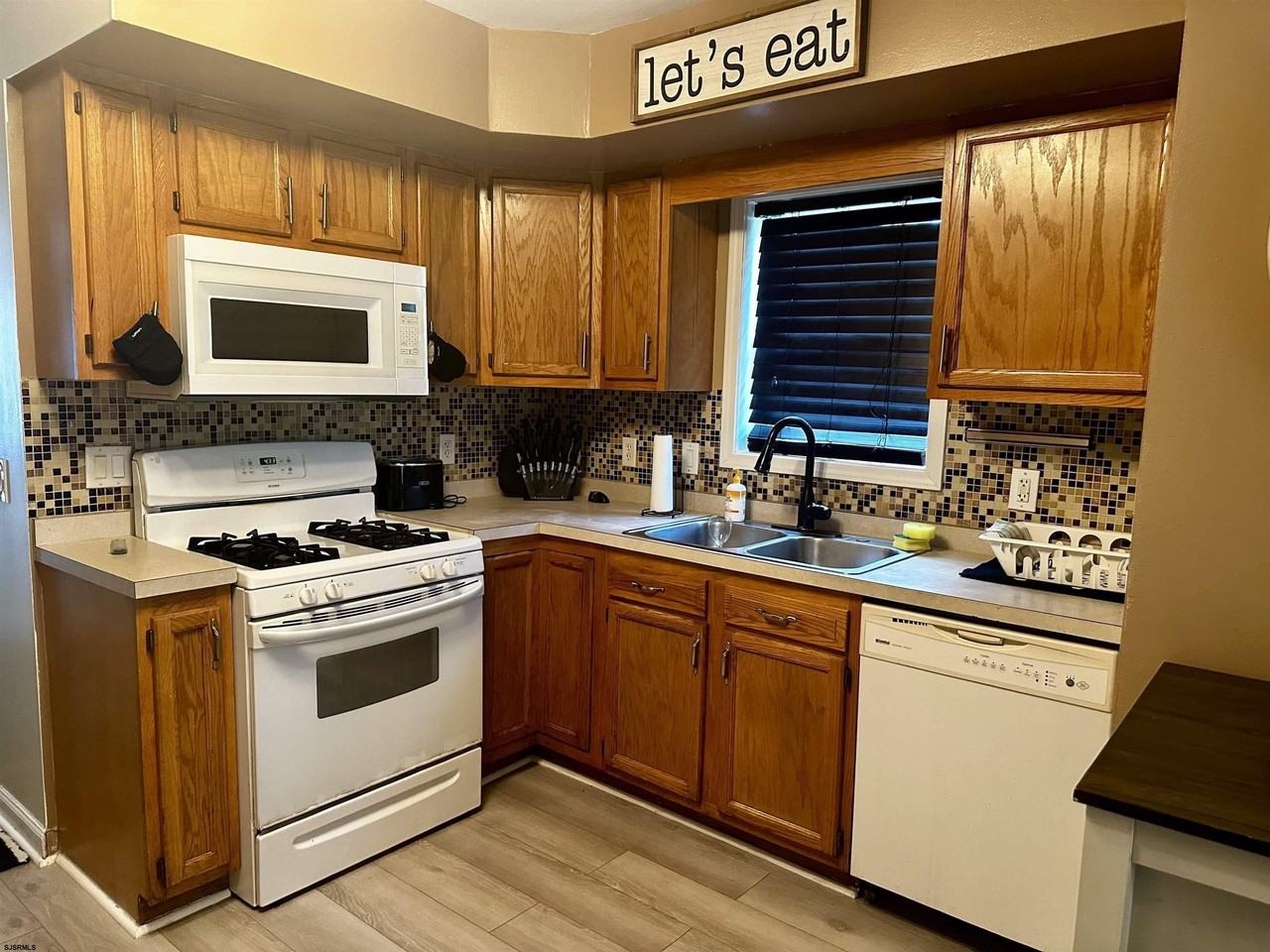 1716 Logan Ave - Photo 3 of 12