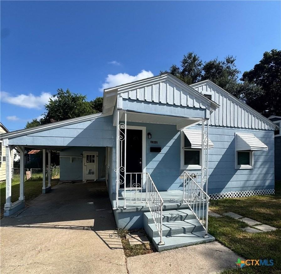 1312 E Mistletoe Ave - Photo 2 of 15