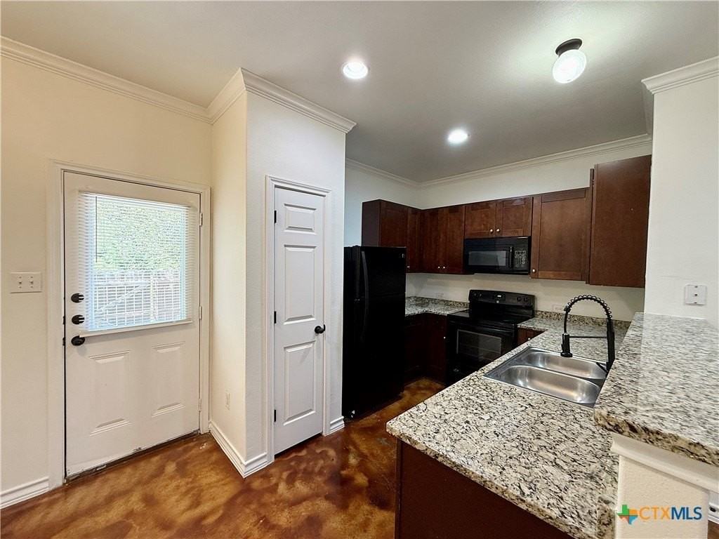91 Plaza Dr #2 - Photo 4 of 20