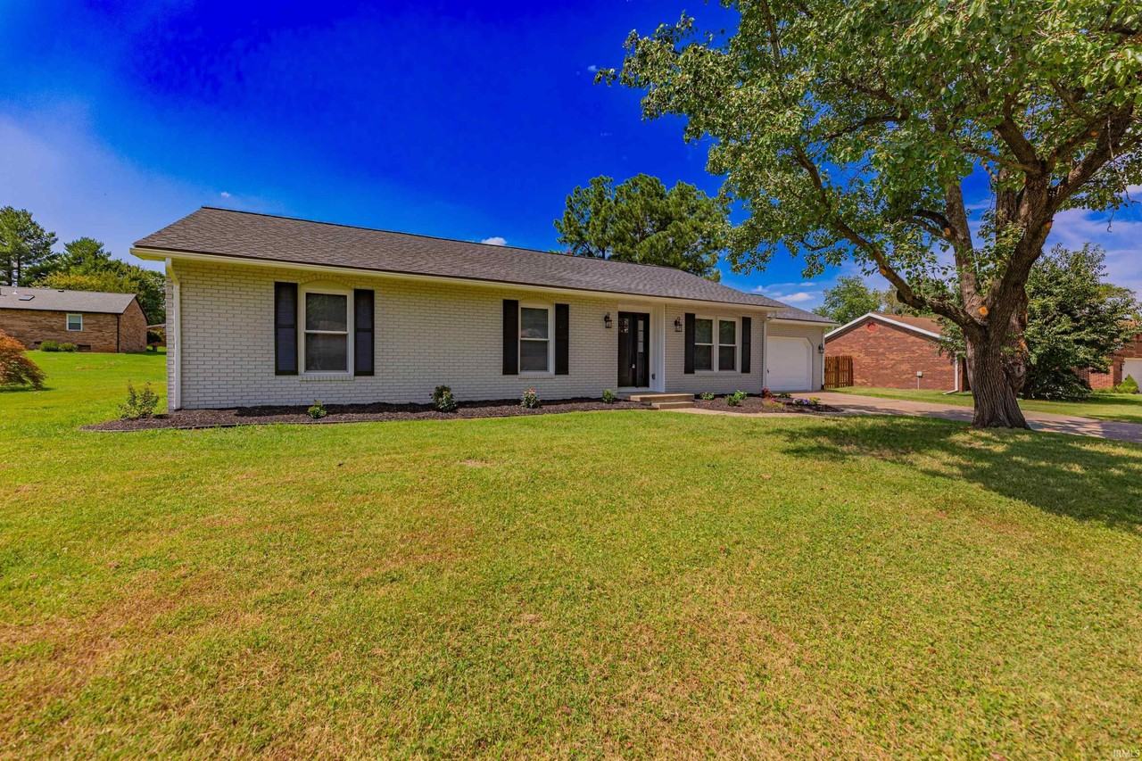 6840 Copperfield Dr - Photo 2 of 36