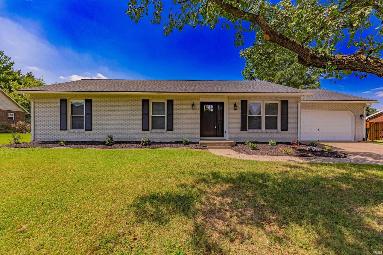 6840 Copperfield Dr - Photo 3 of 36