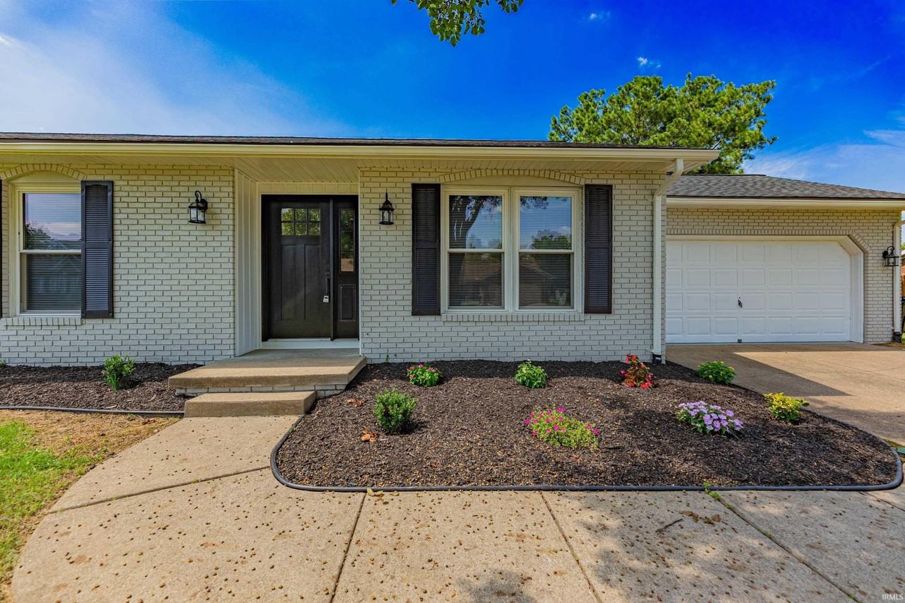 6840 Copperfield Dr - Photo 5 of 36