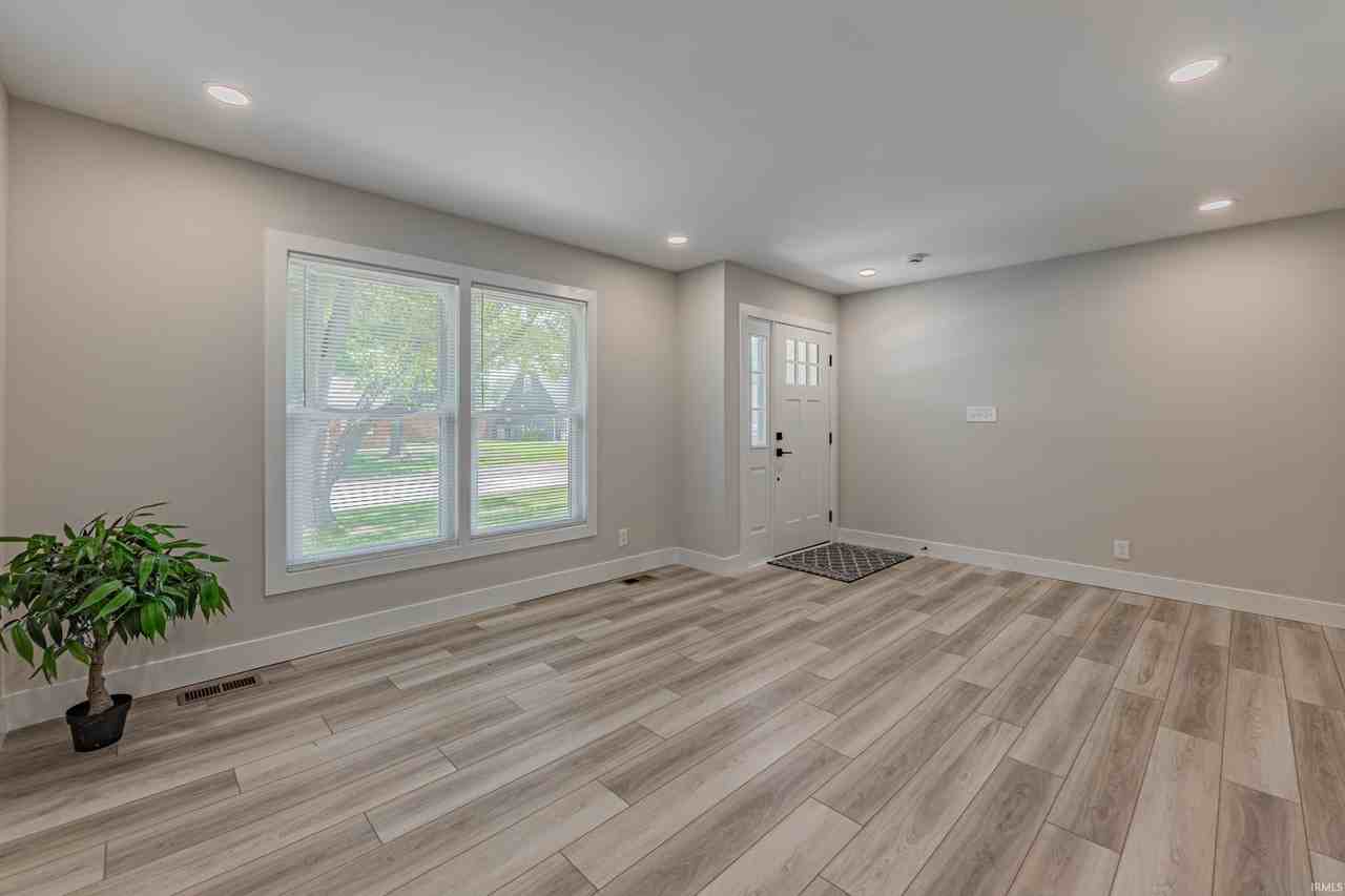 6840 Copperfield Dr - Photo 7 of 36