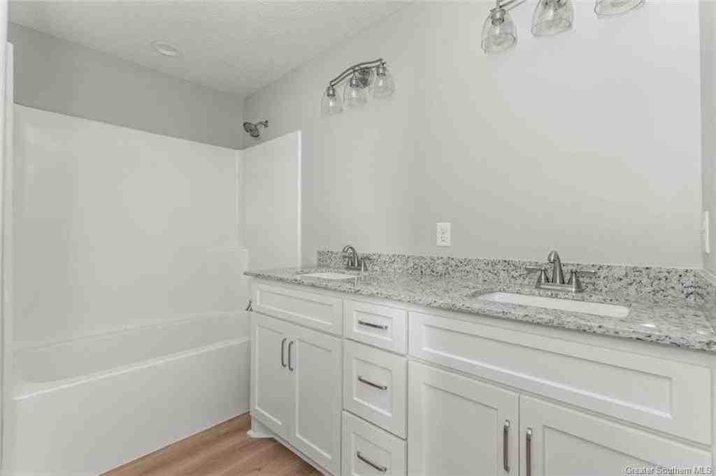 211 N Gladys St - Photo 7 of 9