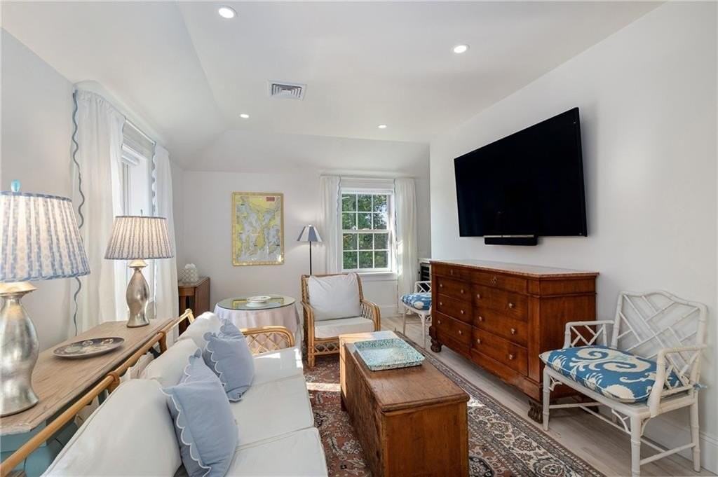 342 Boulevard - Photo 3 of 26