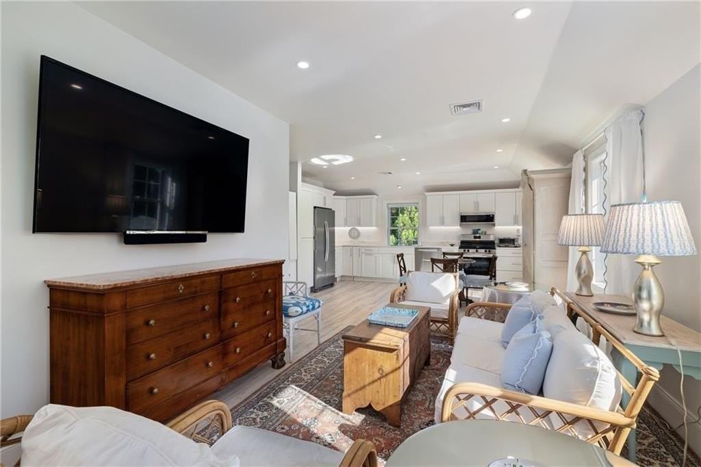 342 Boulevard - Photo 4 of 26