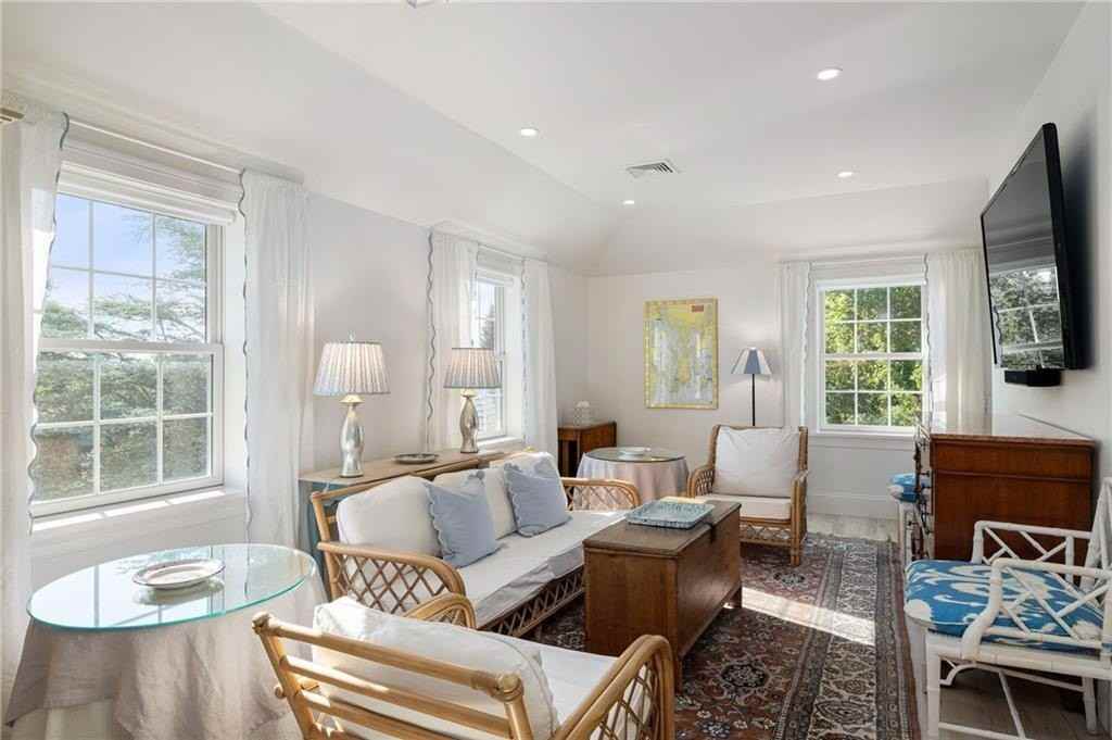 342 Boulevard - Photo 5 of 26