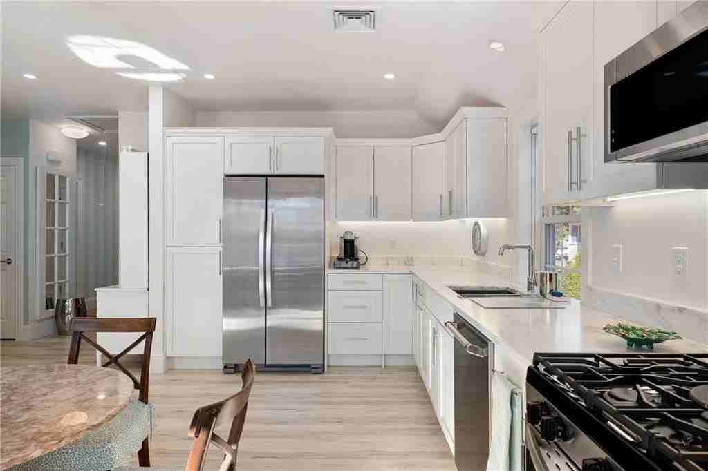 342 Boulevard - Photo 7 of 26