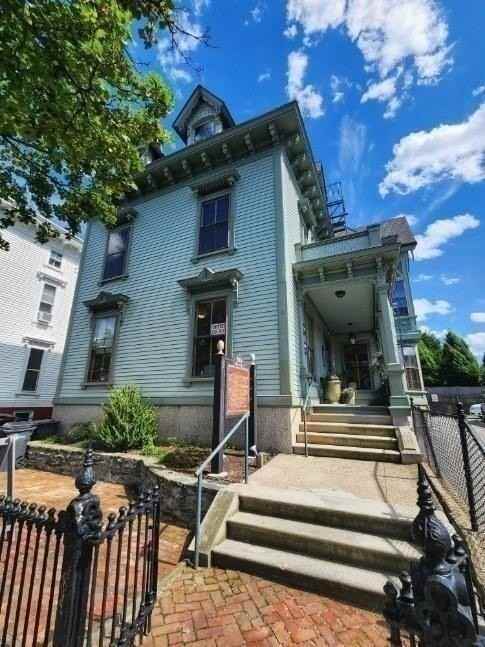 390 Broadway #LOWER