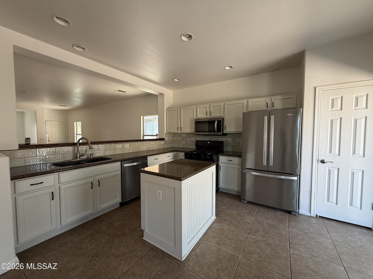 880 W Calle Valenciana - Photo 4 of 12