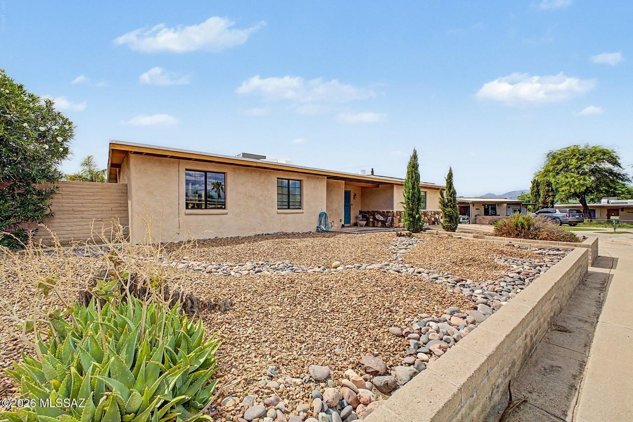 3010 S Calle Cordova - Photo 2 of 34