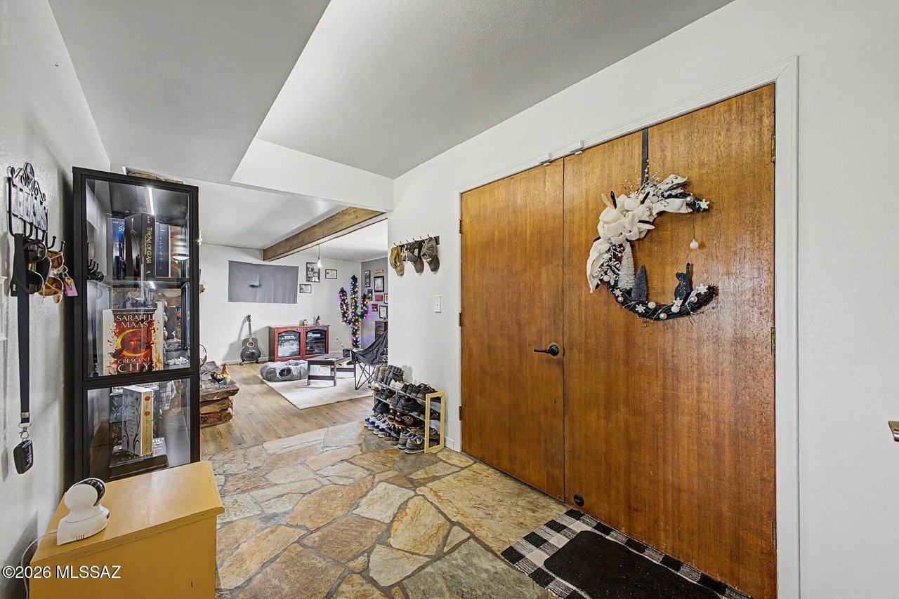 3010 S Calle Cordova - Photo 4 of 34