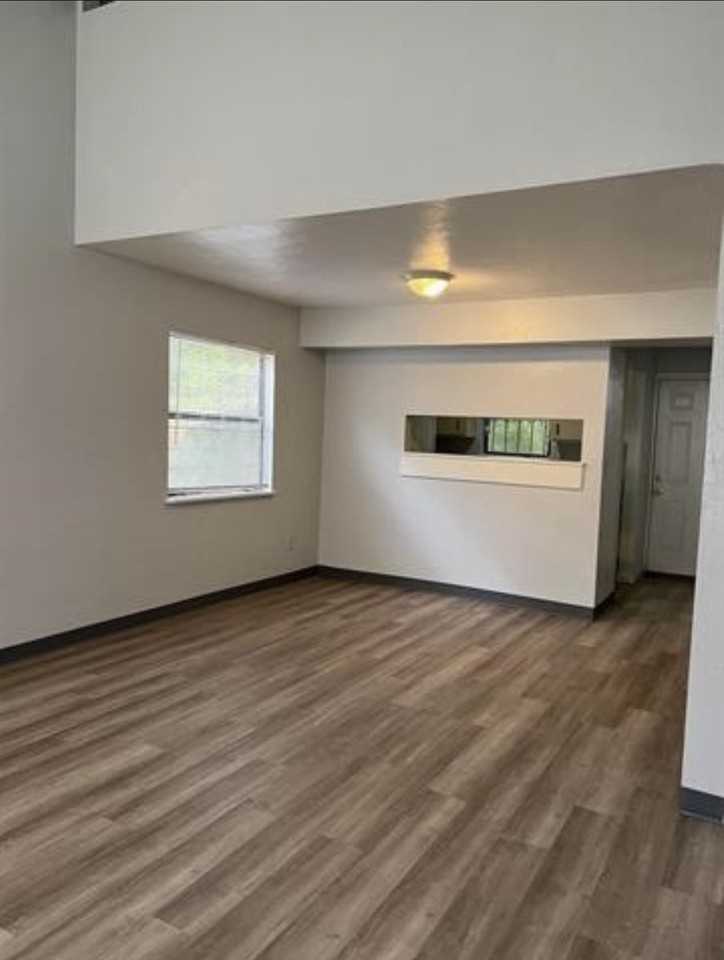 1826 Nekoma Ct - Photo 2 of 12