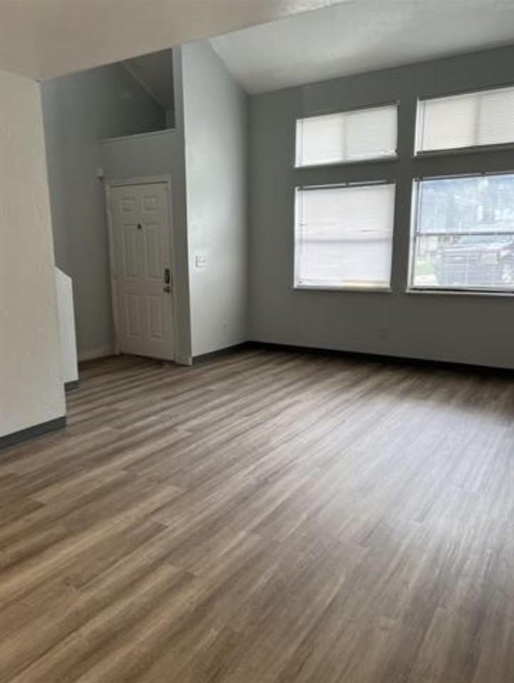 1826 Nekoma Ct - Photo 3 of 12