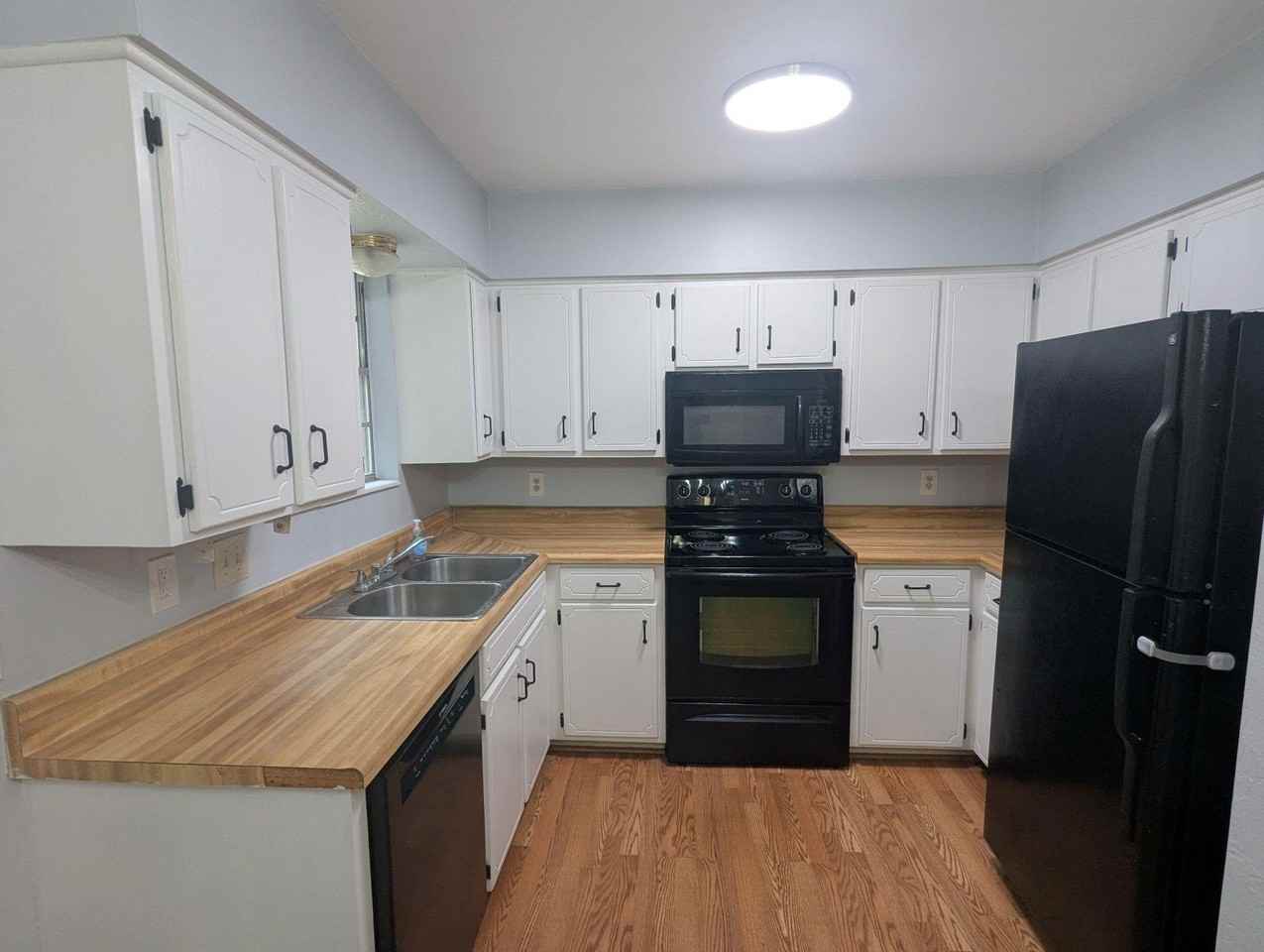 4256 Carrington Ct - Photo 6 of 18