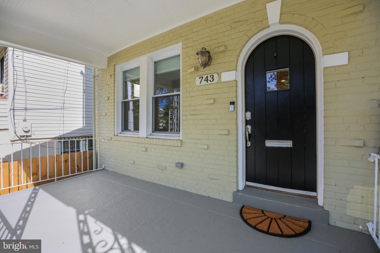 743 Madison St Nw - Photo 2 of 32