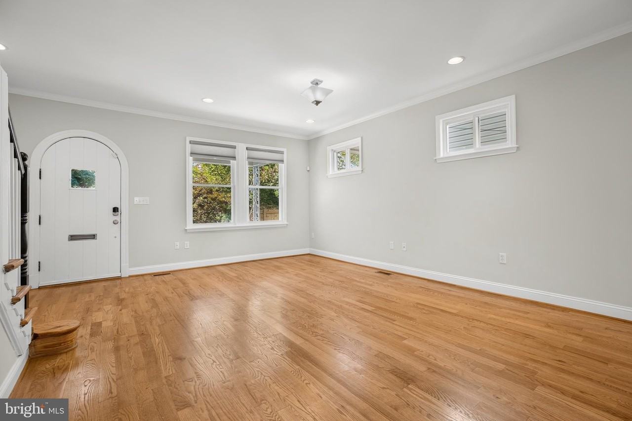 743 Madison St Nw - Photo 5 of 32