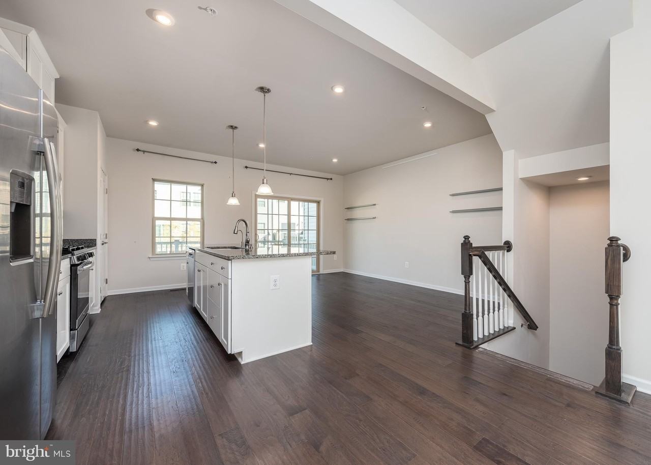 2958 Cornfield Ave - Photo 4 of 22