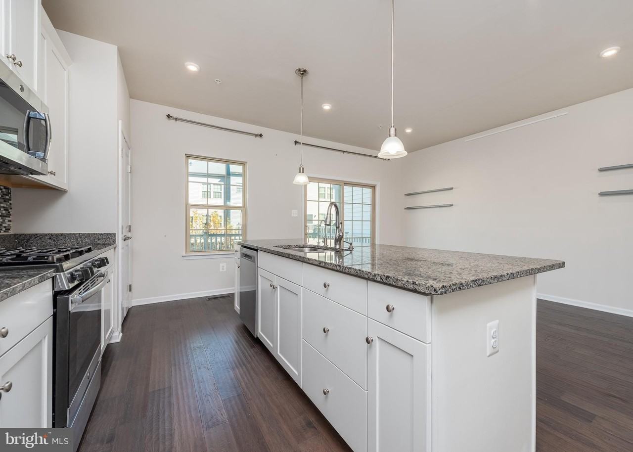 2958 Cornfield Ave - Photo 5 of 22