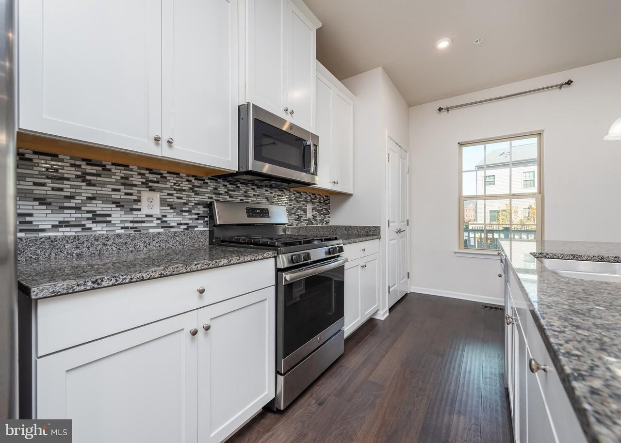 2958 Cornfield Ave - Photo 6 of 22