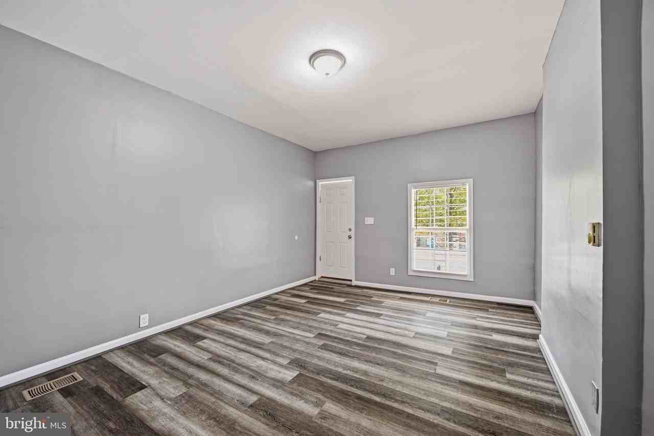 2914 E Madison St - Photo 5 of 42