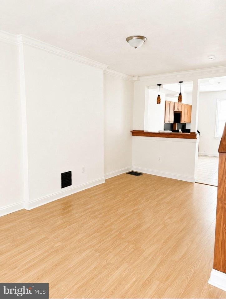 2217 W Fayette St - Photo 3 of 8