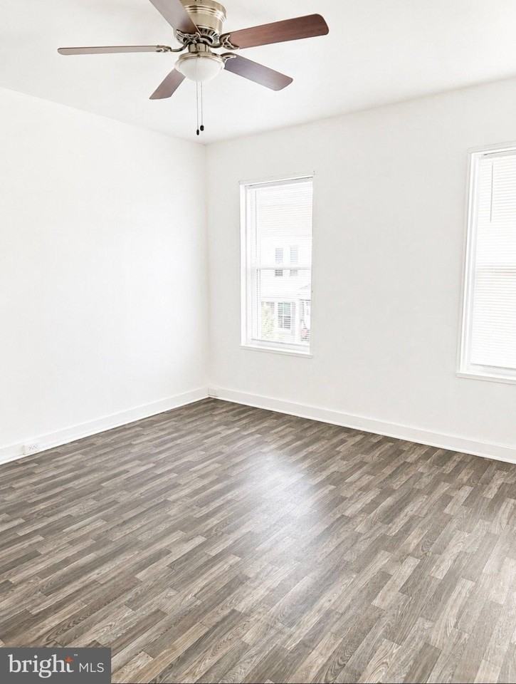 2217 W Fayette St - Photo 4 of 8