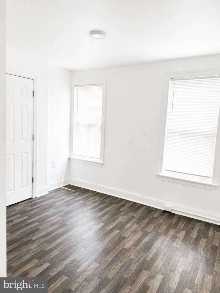 2217 W Fayette St - Photo 5 of 8