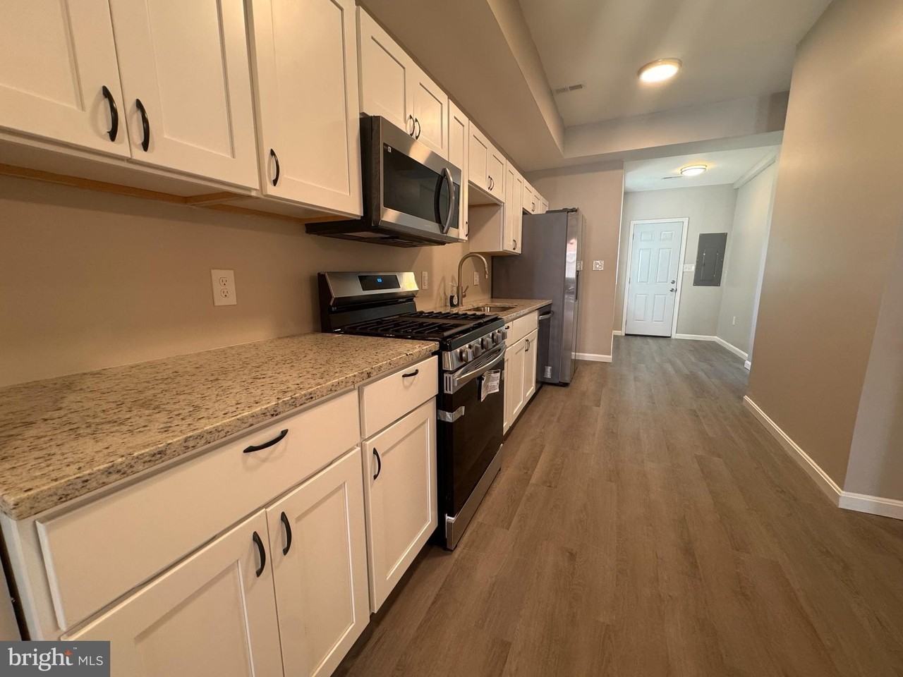 827 Harlem Ave - Photo 2 of 8