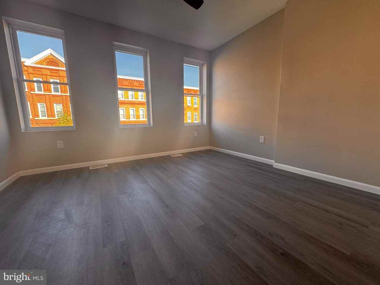 827 Harlem Ave - Photo 3 of 8