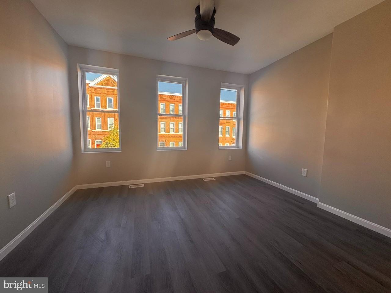 827 Harlem Ave - Photo 5 of 8