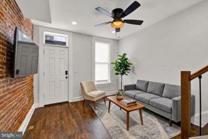 featured image of 2 W Barney St #1