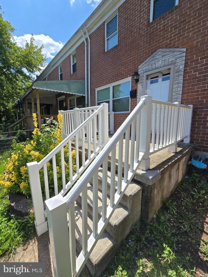 712 Mansfield Rd - Photo 2 of 21