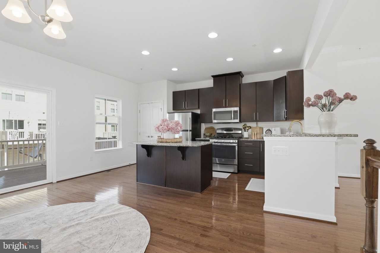 3550 Sprigg St S - Photo 6 of 48